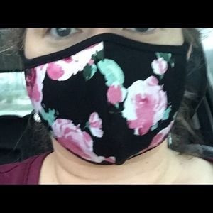 Floral and cheetah print. They are doubled lined
.